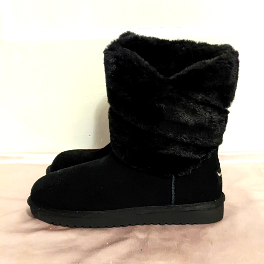 NWOT Black UGGs Size 7